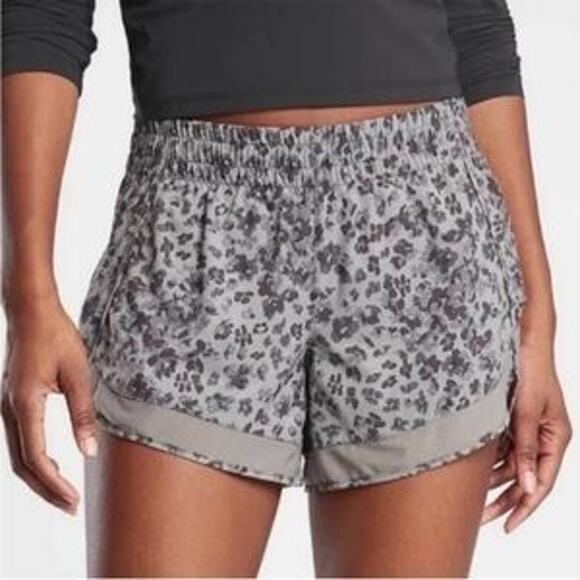 Athleta Women's Size 2X Gray Leopard Printed Mesh Racer Run 4" Athletic Short - Picture 1 of 9